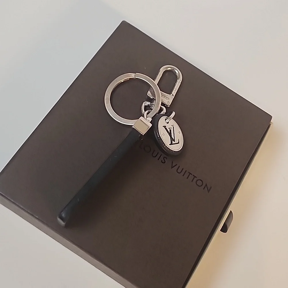 Louis Vuitton Taiga Porte Cles Neo Key Ring /Charm Black and Sliver